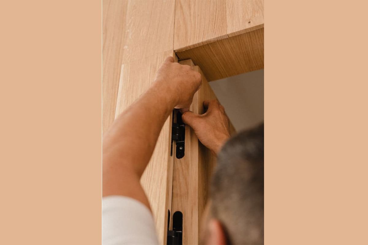 concealed hinge for wooden door