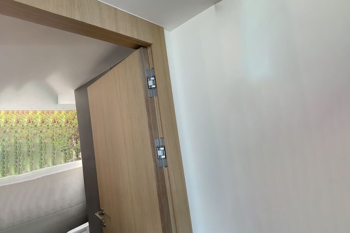 adjustable concealed hinge