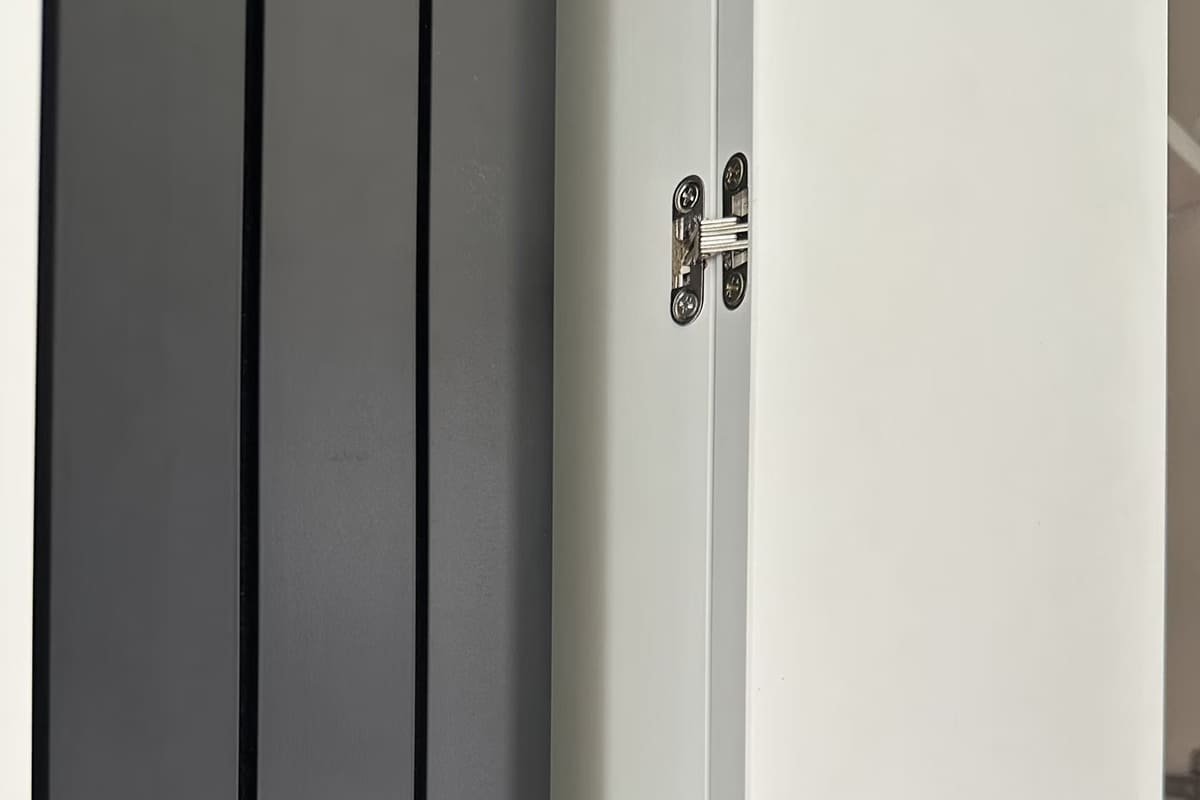 door frame clearance for 180 degree hinge