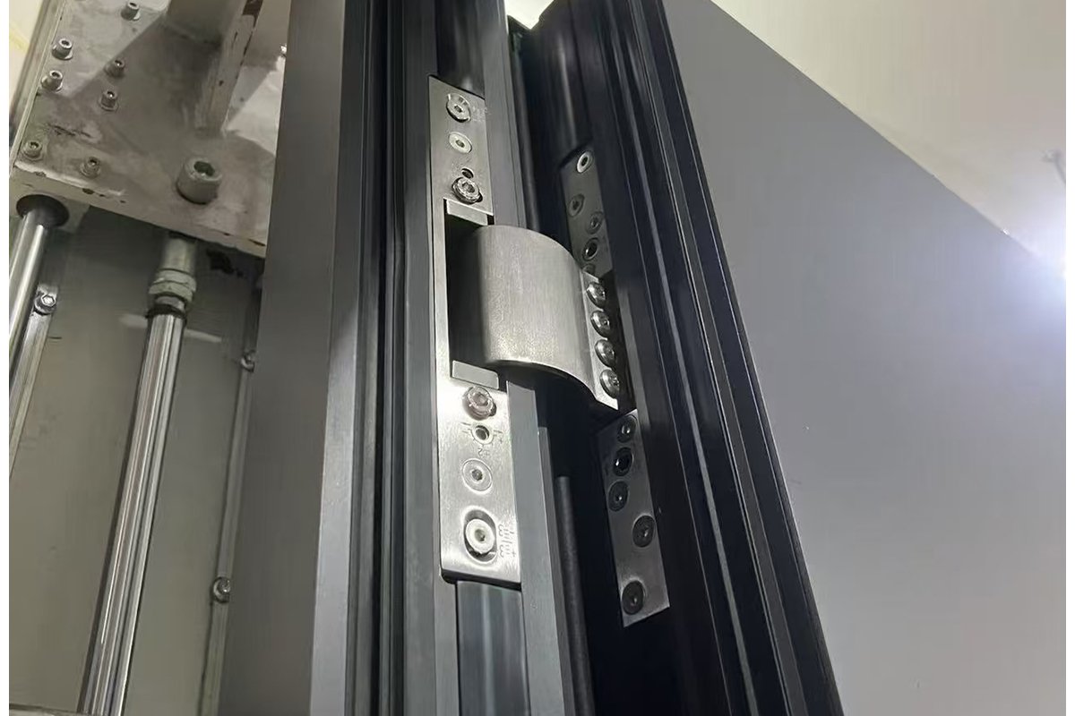 Assessing door sagging with multiple hinges alt with keywords