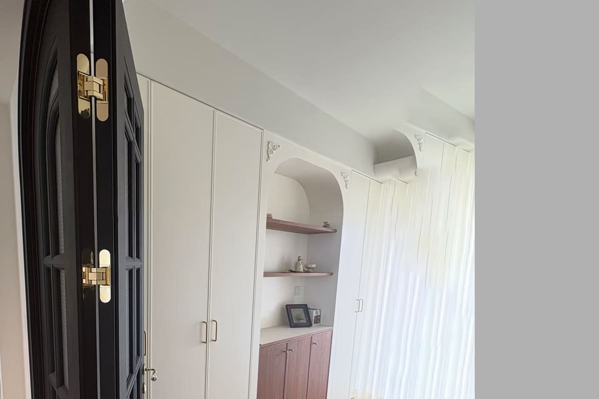 What is a Concealed Door Hinge Plan? alt with keywords