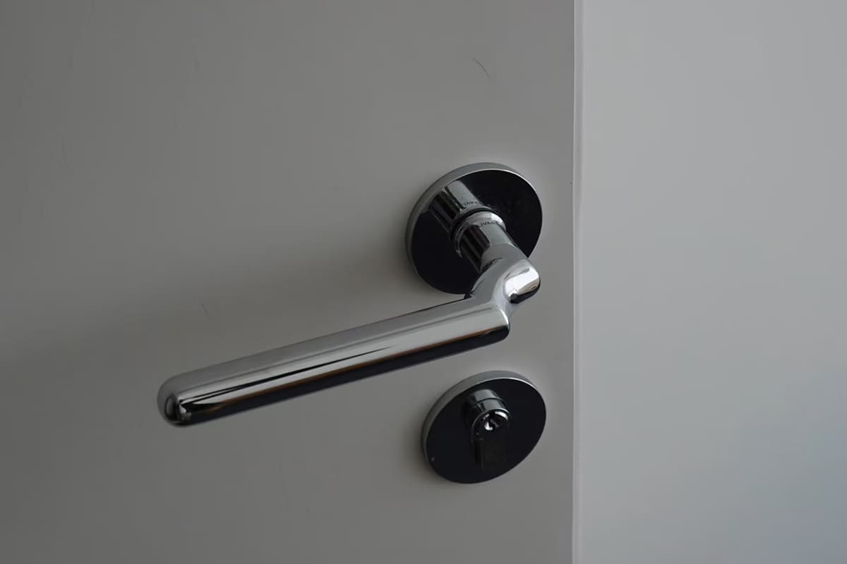 door handle latch knob difference