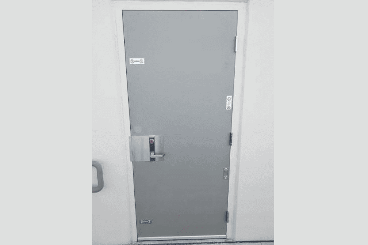 Third hinge position placement on doors 3 hinge position placement with third hinge above center on heavy door