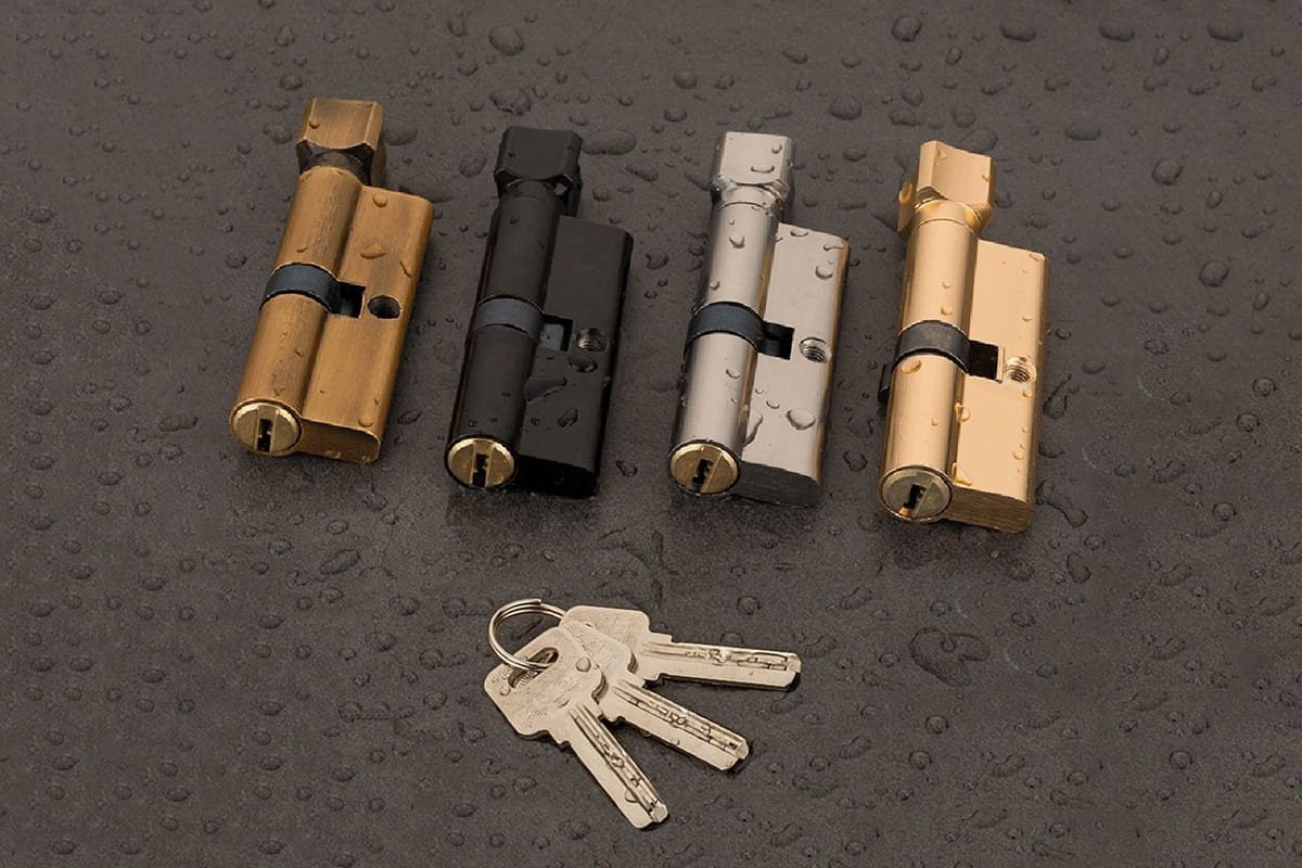 Cylinder lock for a fire door configuration cylinder lock for a fire door with mortise lock and handle configuration