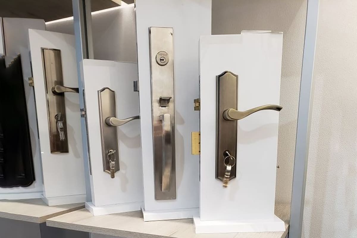 Choosing Door Handle Material by Application best material for a door handle based on usage environment and project budget