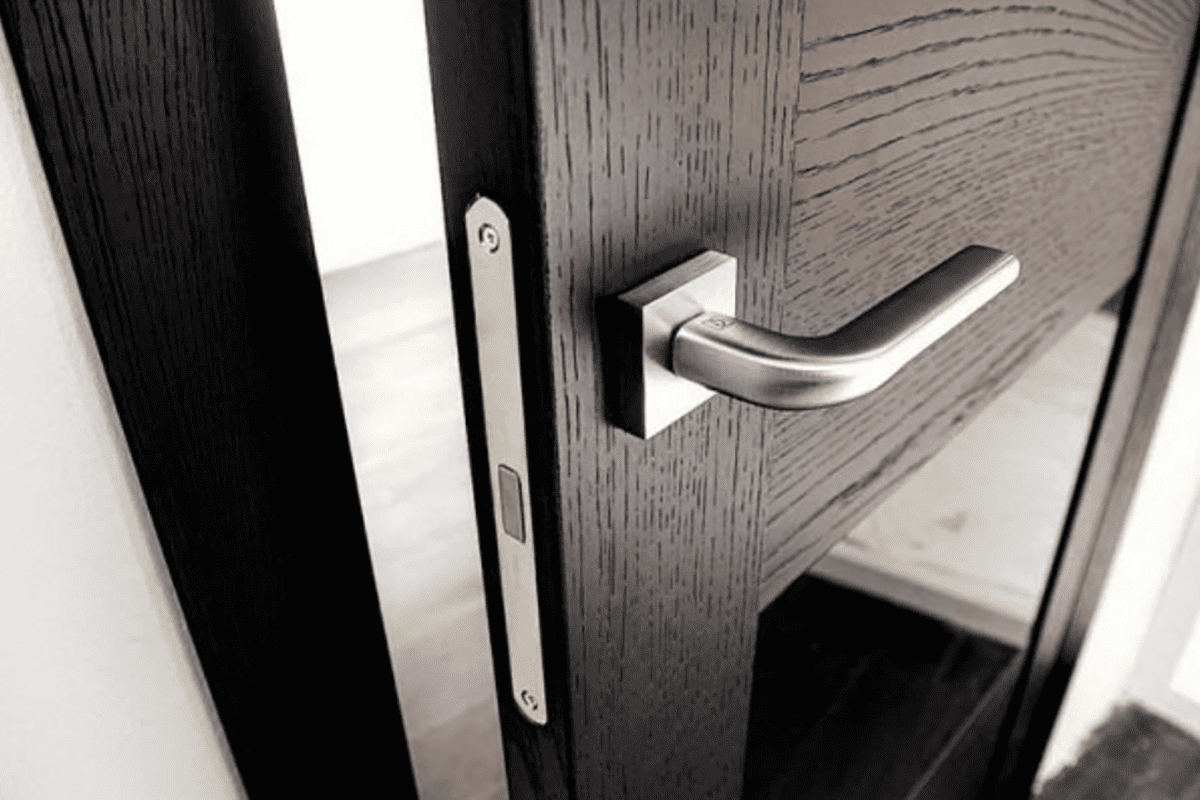 magnetic locking door hardware mechanism