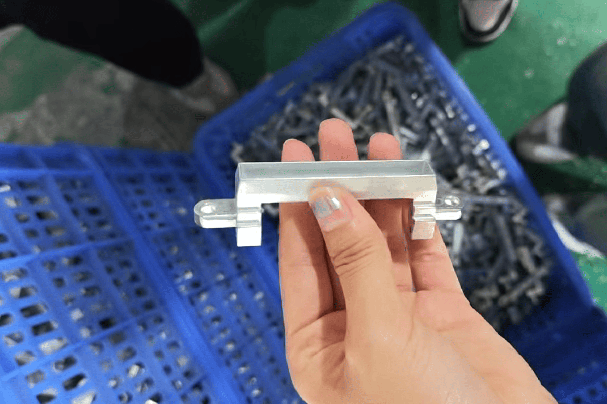 Vibratory polishing for concealed hinge surface preparation vibratory polishing in concealed hinge manufacturing for surface preparation