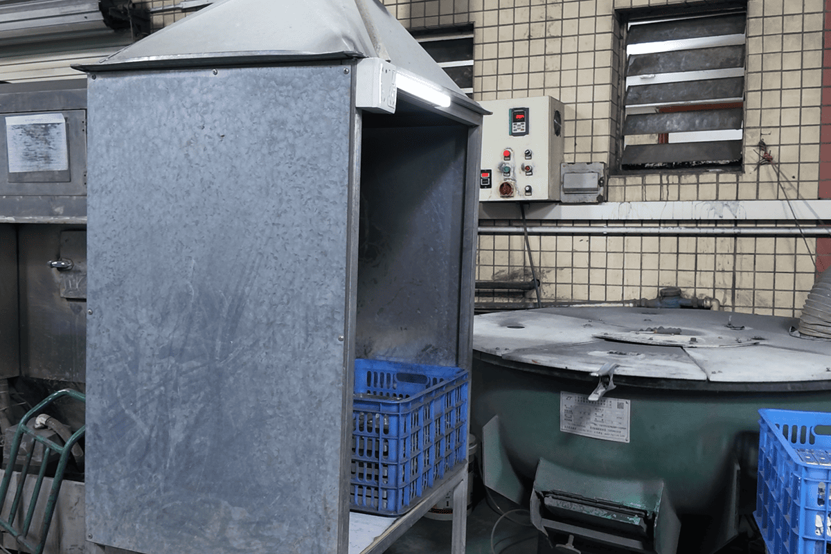 Concealed hinge deburring and cleaning by vibratory polishing vibratory polishing concealed hinge deburring and cleaning process